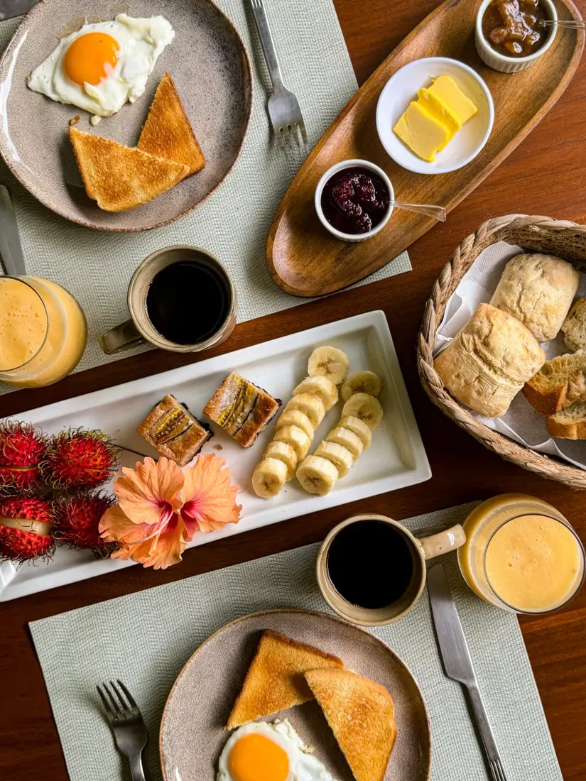 Breakfast at La Rana with eggs, toast, tropical fruit, juice and coffee